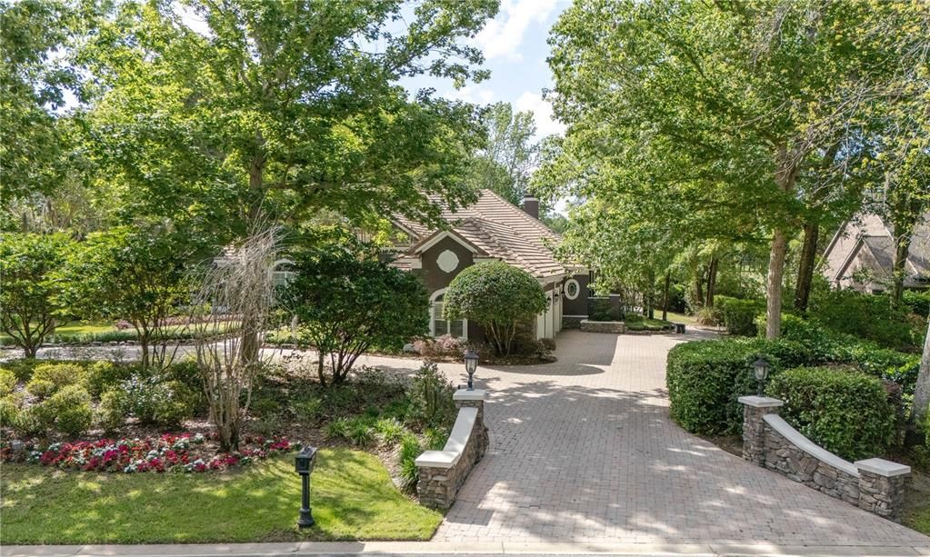 合同活跃: $1,450,000 (4 贝兹, 4 浴室, 4699 平方英尺)