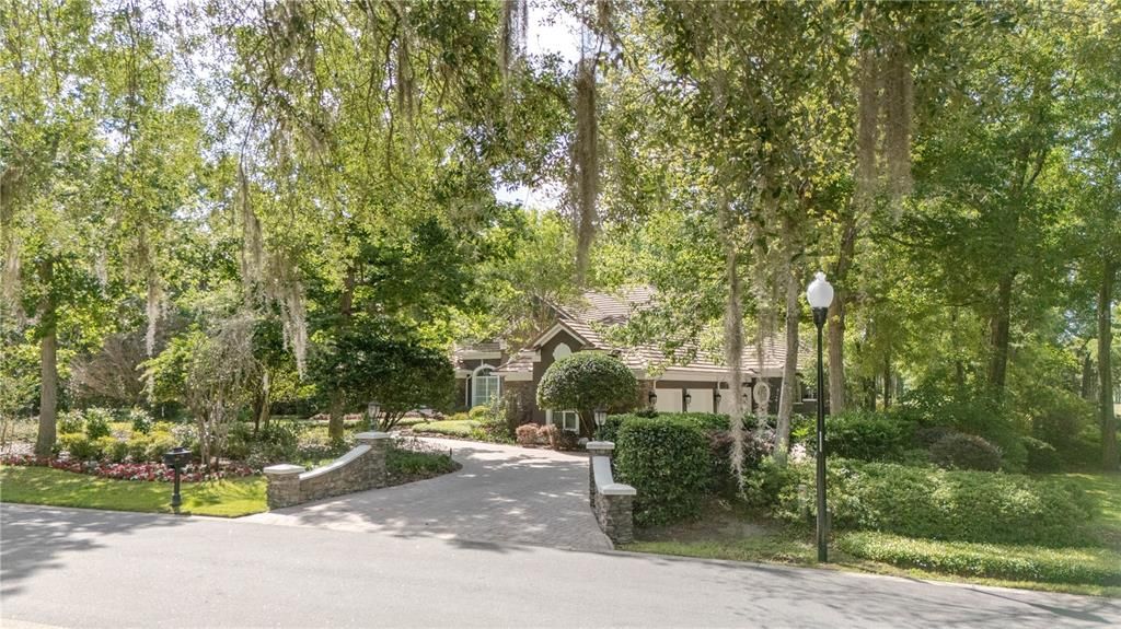 合同活跃: $1,450,000 (4 贝兹, 4 浴室, 4699 平方英尺)