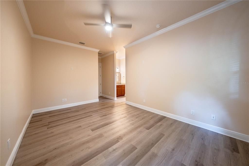 合同活跃: $1,450,000 (4 贝兹, 4 浴室, 4699 平方英尺)