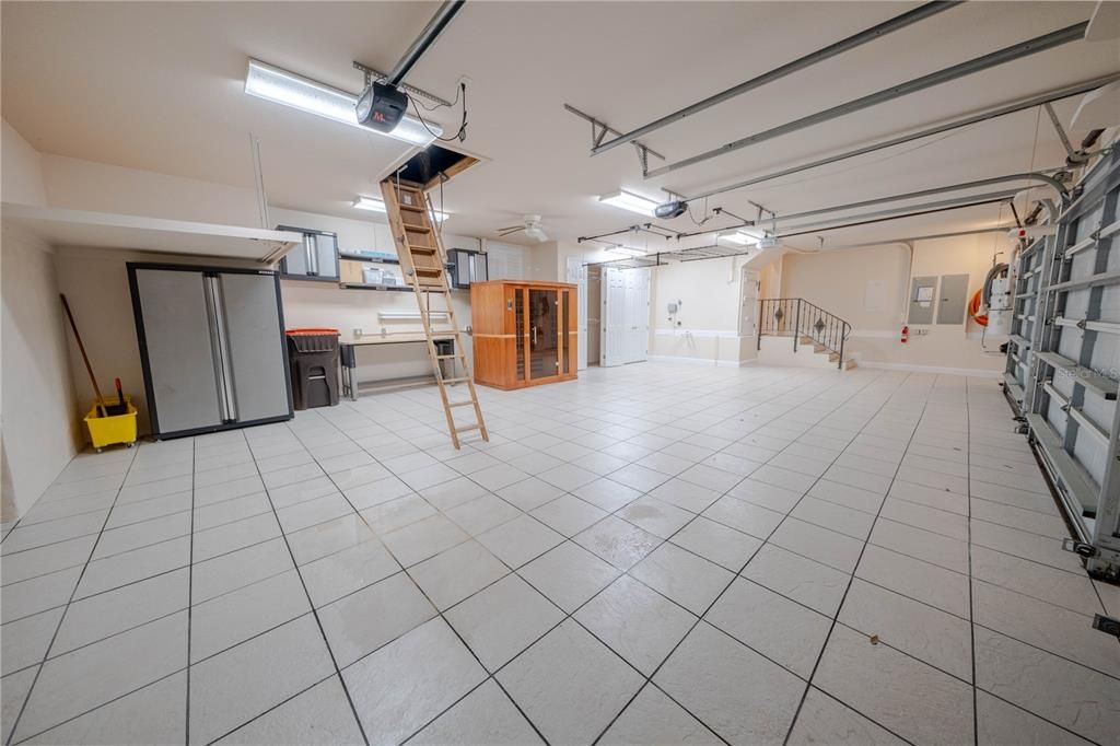 合同活跃: $1,450,000 (4 贝兹, 4 浴室, 4699 平方英尺)