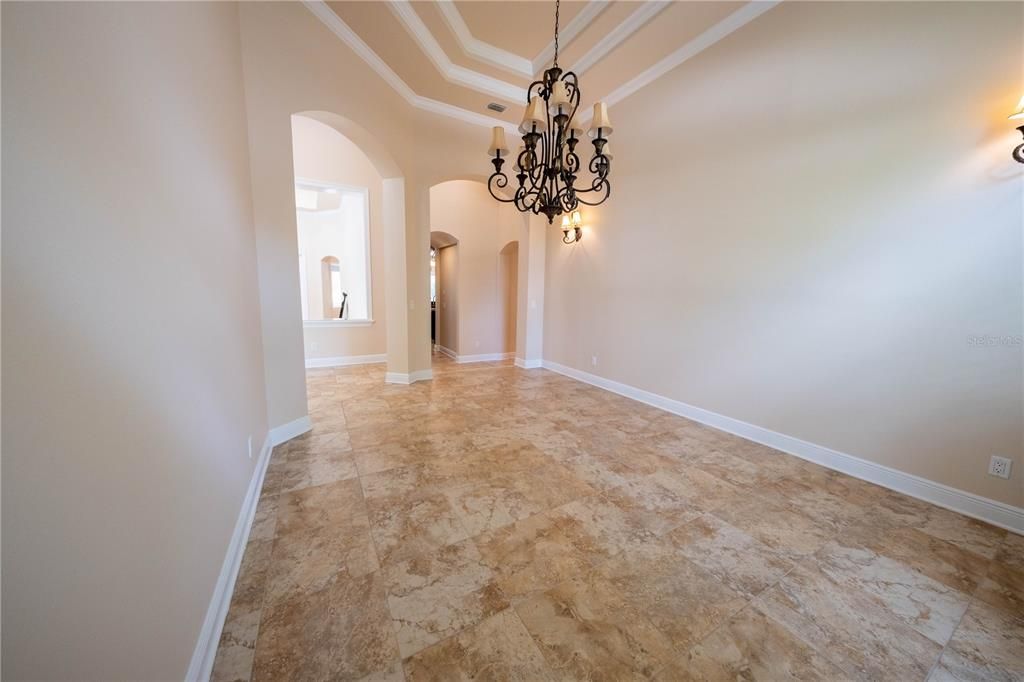 合同活跃: $1,450,000 (4 贝兹, 4 浴室, 4699 平方英尺)