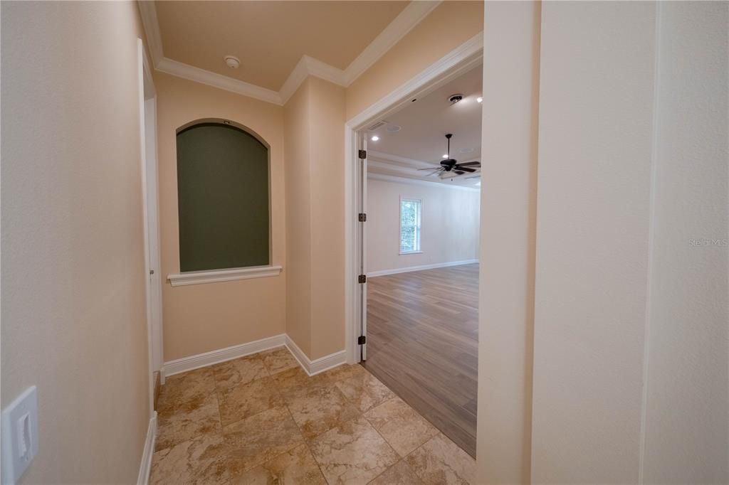 合同活跃: $1,450,000 (4 贝兹, 4 浴室, 4699 平方英尺)