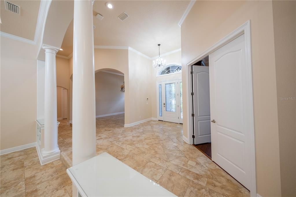 合同活跃: $1,450,000 (4 贝兹, 4 浴室, 4699 平方英尺)