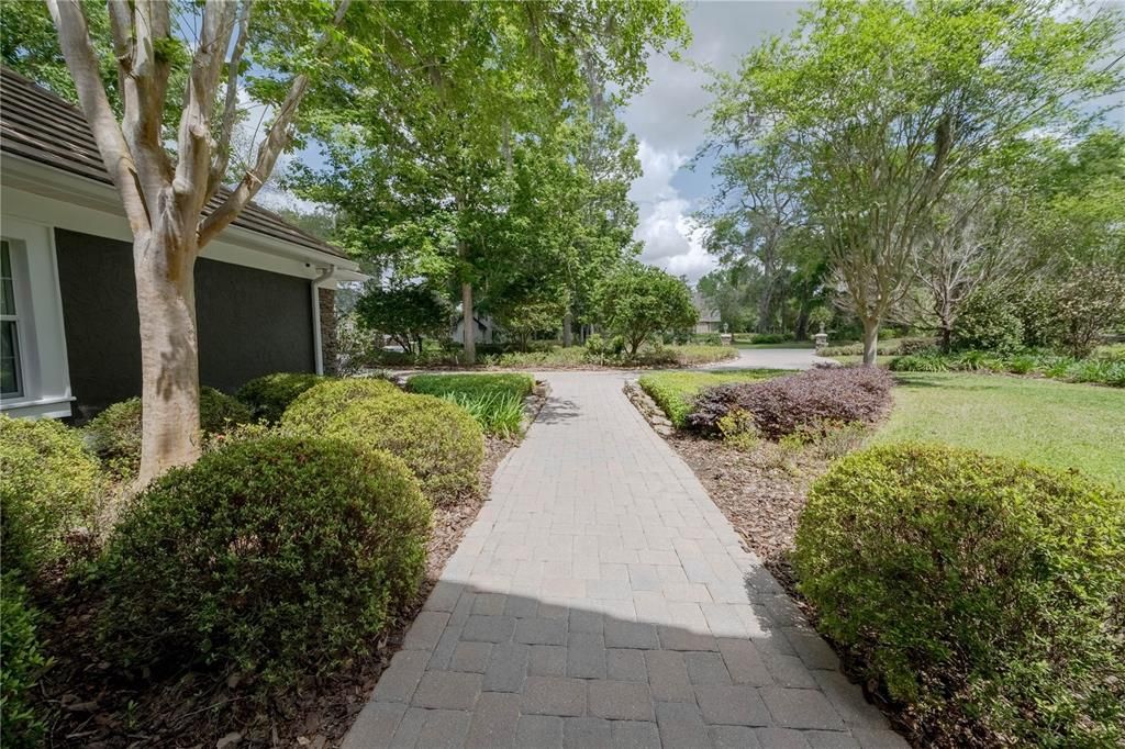 合同活跃: $1,450,000 (4 贝兹, 4 浴室, 4699 平方英尺)