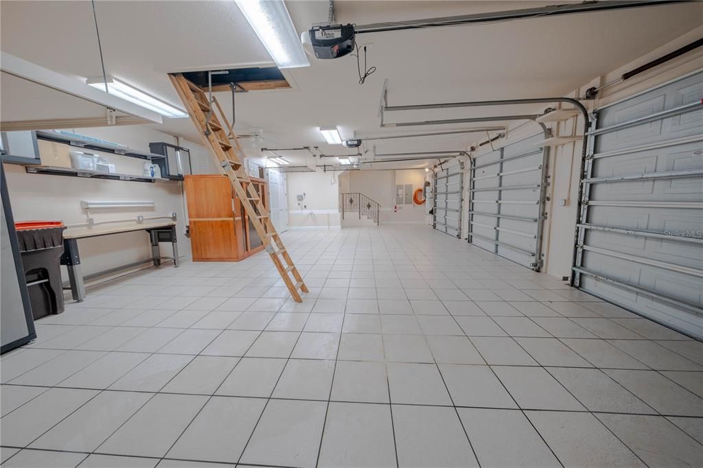 合同活跃: $1,450,000 (4 贝兹, 4 浴室, 4699 平方英尺)