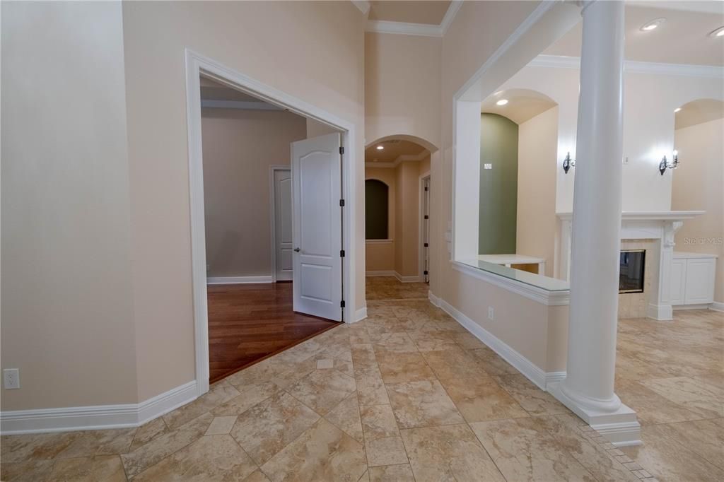 合同活跃: $1,450,000 (4 贝兹, 4 浴室, 4699 平方英尺)