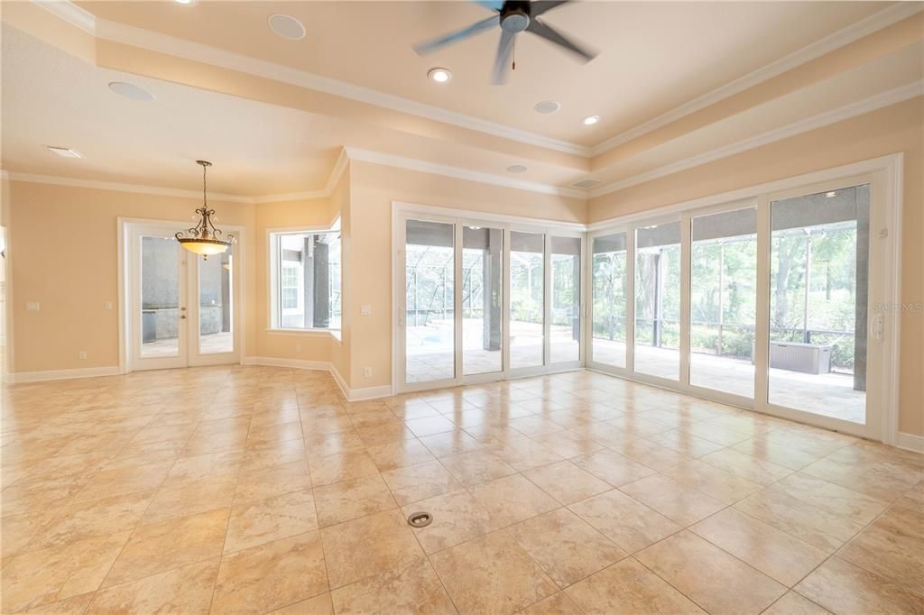 合同活跃: $1,450,000 (4 贝兹, 4 浴室, 4699 平方英尺)