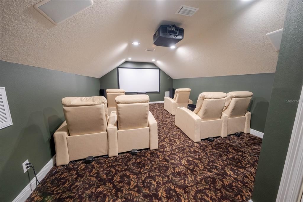 合同活跃: $1,450,000 (4 贝兹, 4 浴室, 4699 平方英尺)