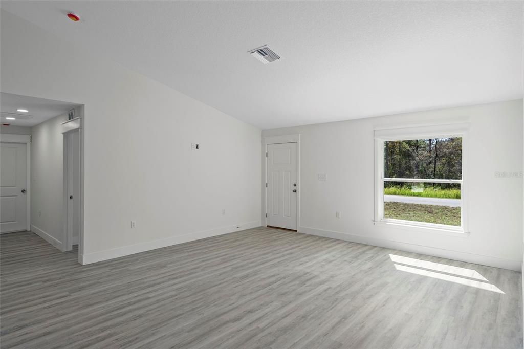 For Sale: $349,900 (3 beds, 2 baths, 1531 Square Feet)