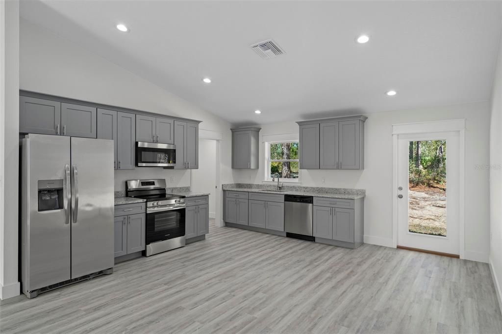 For Sale: $349,900 (3 beds, 2 baths, 1531 Square Feet)