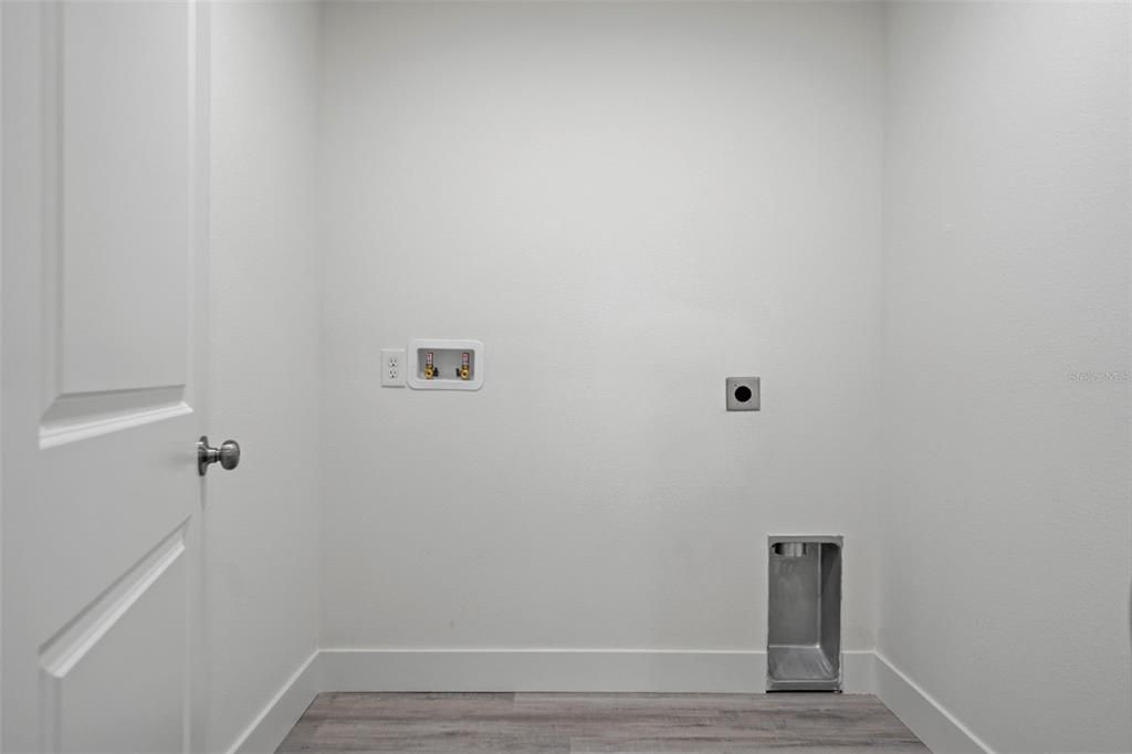 For Sale: $349,900 (3 beds, 2 baths, 1531 Square Feet)