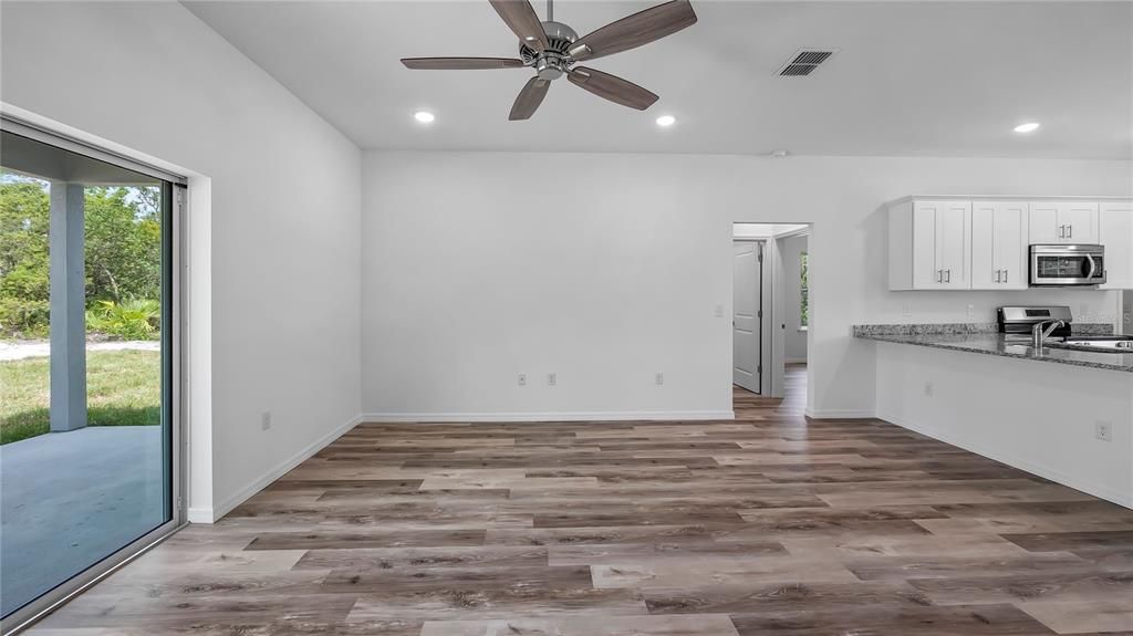 Active With Contract: $299,900 (4 beds, 2 baths, 1644 Square Feet)