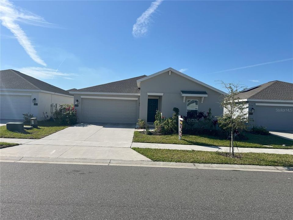 Recently Rented: $1,900 (4 beds, 2 baths, 1560 Square Feet)