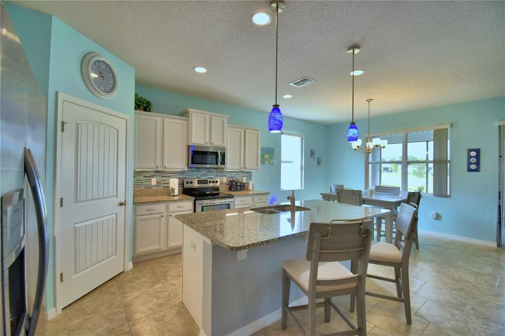 Active With Contract: $349,900 (3 beds, 2 baths, 1649 Square Feet)