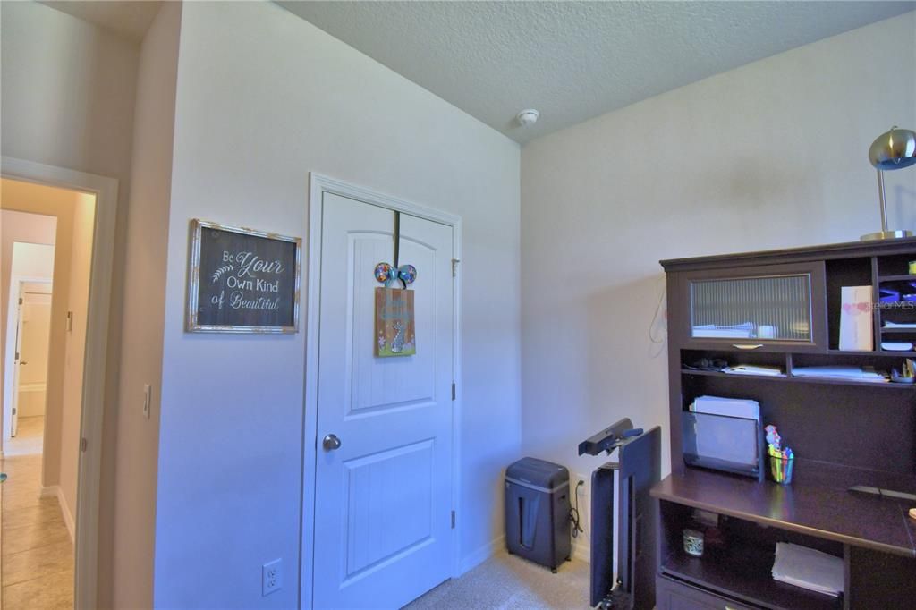 Active With Contract: $349,900 (3 beds, 2 baths, 1649 Square Feet)