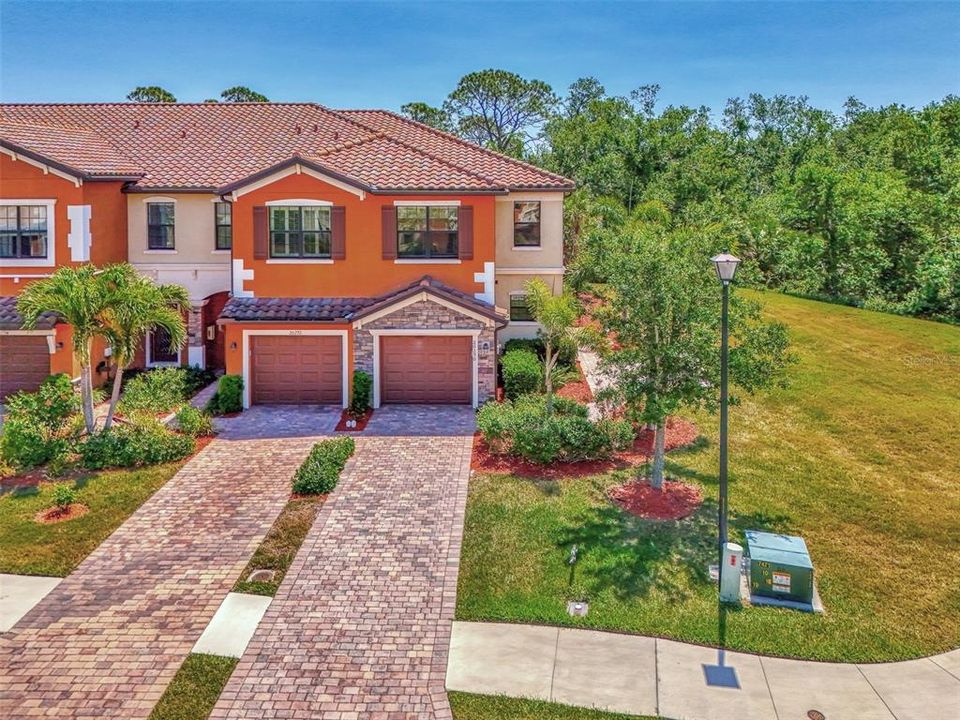 Active With Contract: $289,000 (3 beds, 2 baths, 1949 Square Feet)