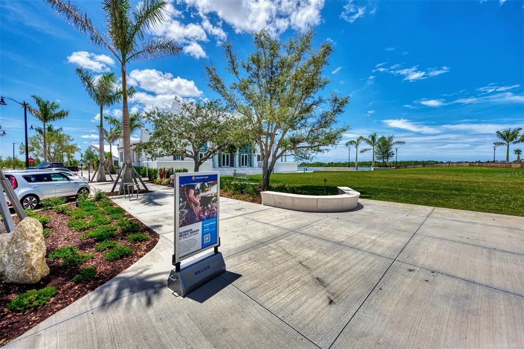 Active With Contract: $289,000 (3 beds, 2 baths, 1949 Square Feet)