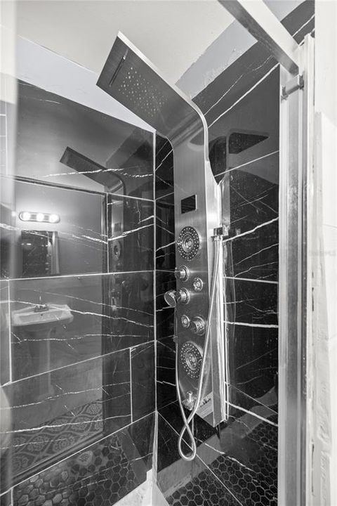 For Sale: $210,000 (3 beds, 1 baths, 1300 Square Feet)