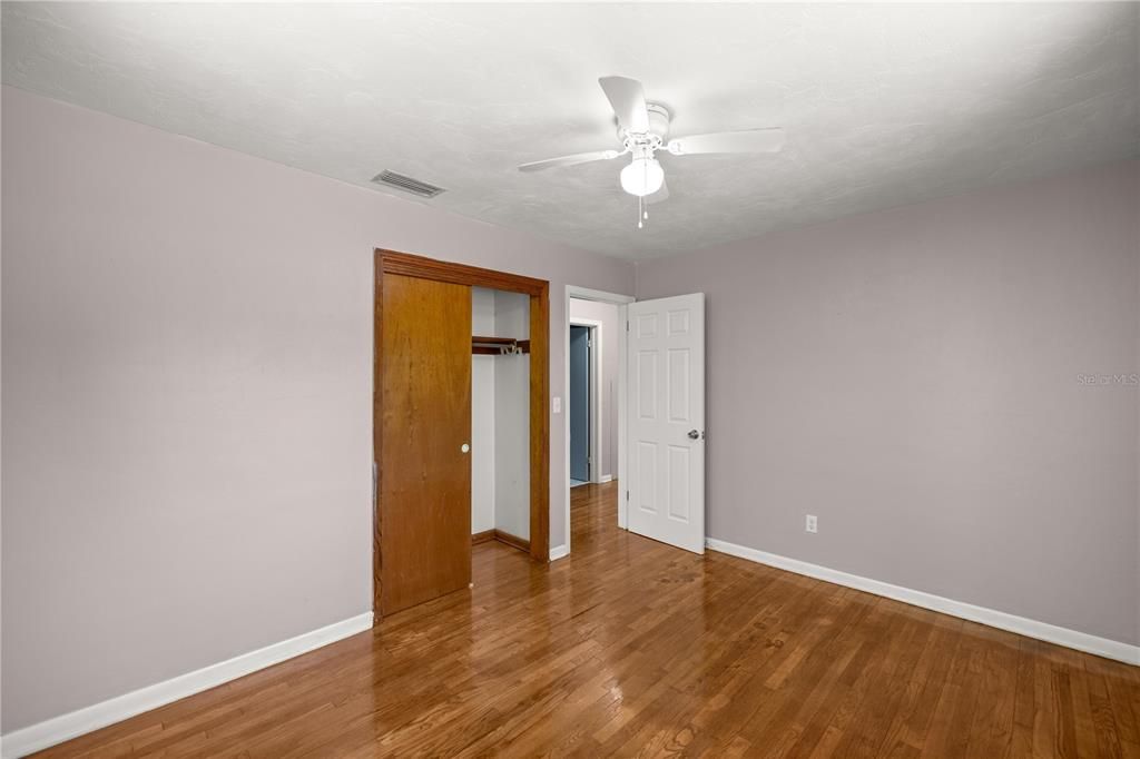 For Sale: $210,000 (3 beds, 1 baths, 1300 Square Feet)