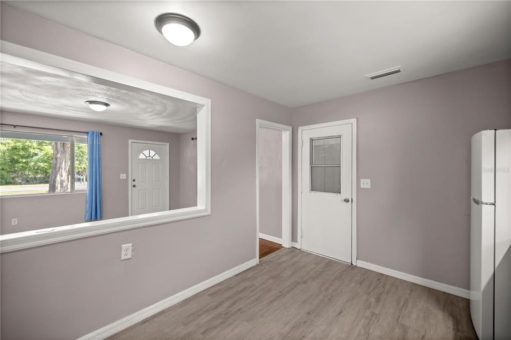 For Sale: $210,000 (3 beds, 1 baths, 1300 Square Feet)