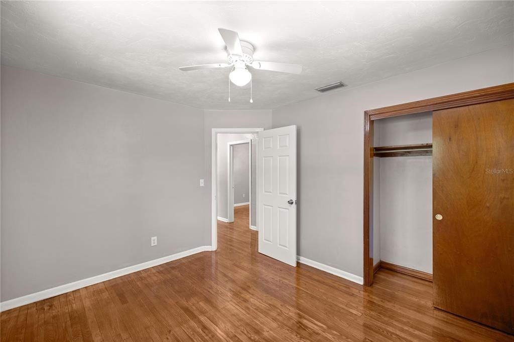 For Sale: $210,000 (3 beds, 1 baths, 1300 Square Feet)