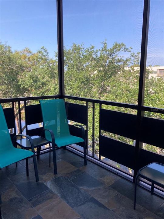 待售: $194,000 (2 贝兹, 2 浴室, 1100 平方英尺)