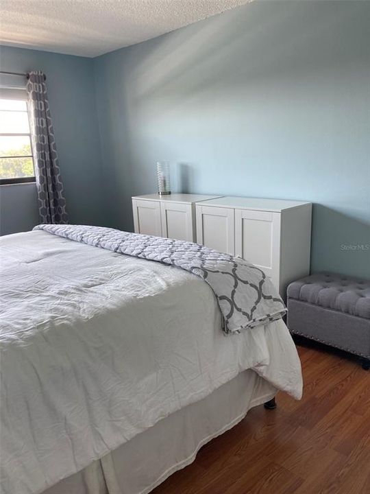 待售: $194,000 (2 贝兹, 2 浴室, 1100 平方英尺)