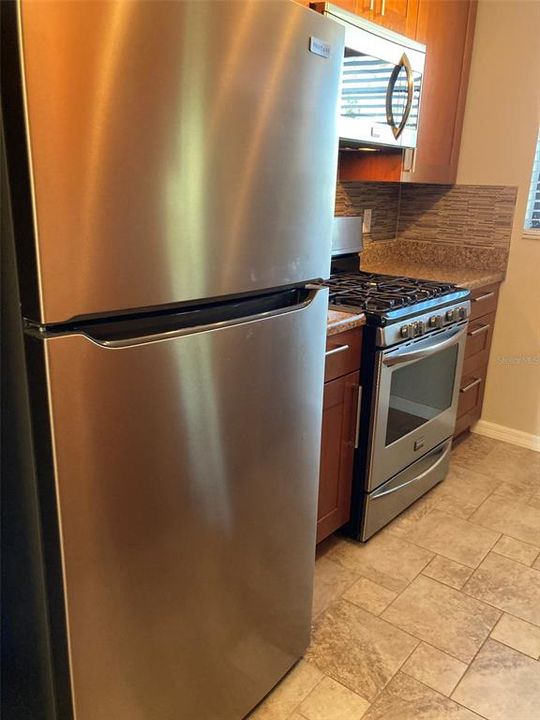 待售: $194,000 (2 贝兹, 2 浴室, 1100 平方英尺)