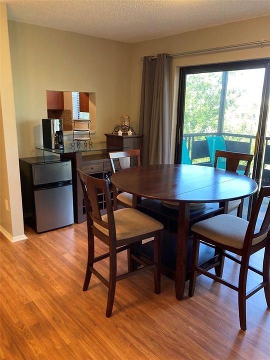 待售: $194,000 (2 贝兹, 2 浴室, 1100 平方英尺)