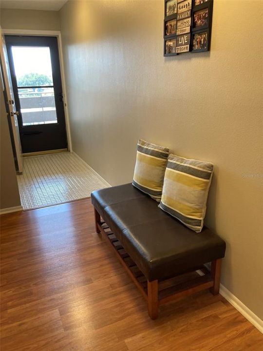 待售: $194,000 (2 贝兹, 2 浴室, 1100 平方英尺)