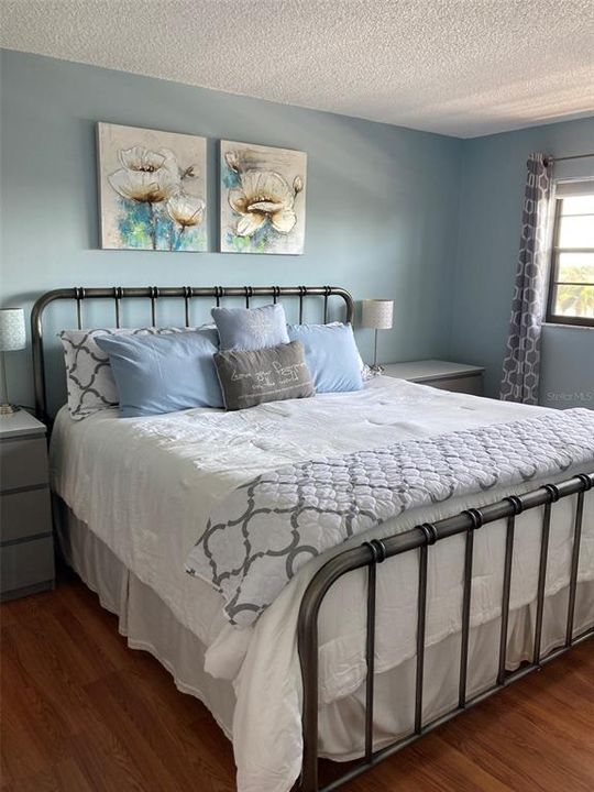 待售: $194,000 (2 贝兹, 2 浴室, 1100 平方英尺)