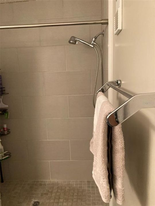 待售: $194,000 (2 贝兹, 2 浴室, 1100 平方英尺)