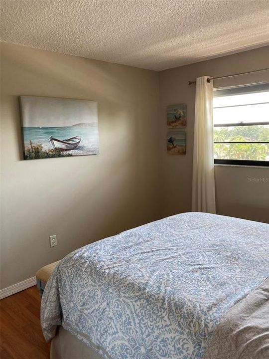 待售: $194,000 (2 贝兹, 2 浴室, 1100 平方英尺)