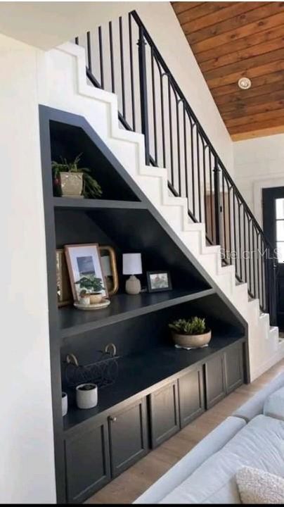 For Sale: $2,035,000 (5 beds, 4 baths, 3890 Square Feet)