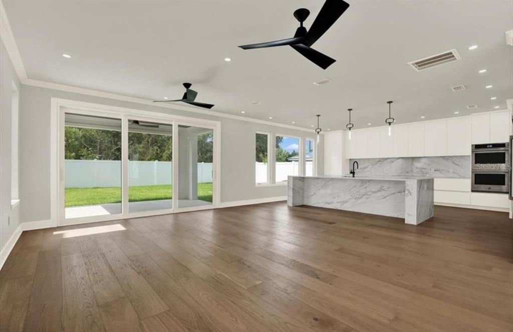 For Sale: $2,035,000 (5 beds, 4 baths, 3890 Square Feet)