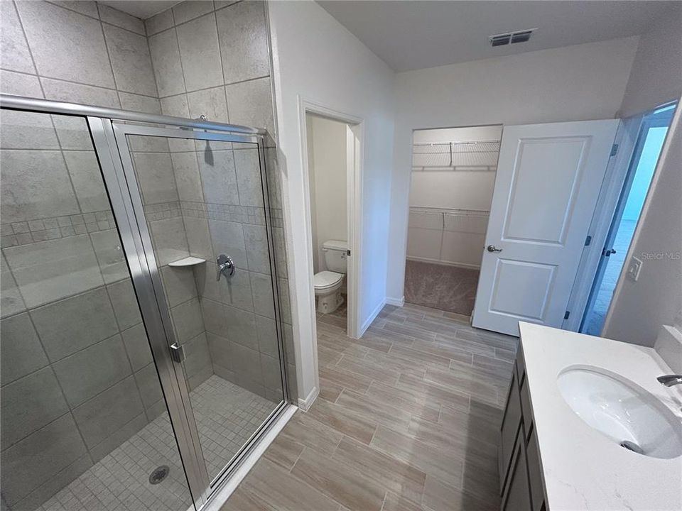 合同活跃: $349,990 (4 贝兹, 2 浴室, 1737 平方英尺)