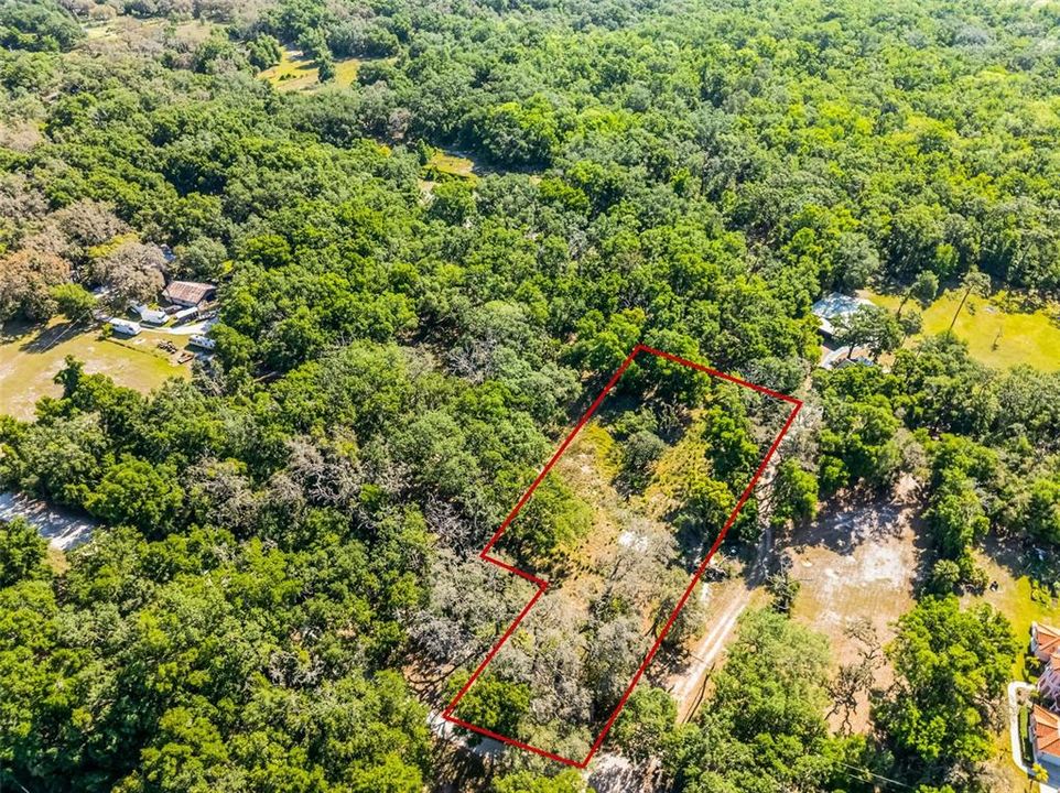 На продажу: $950,000 (5.06 acres)