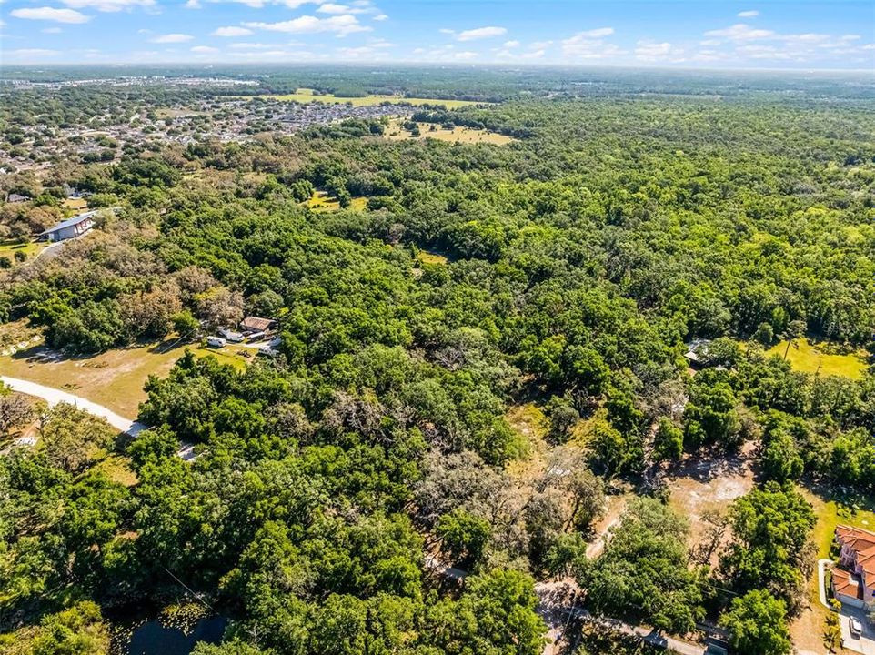 На продажу: $950,000 (5.06 acres)