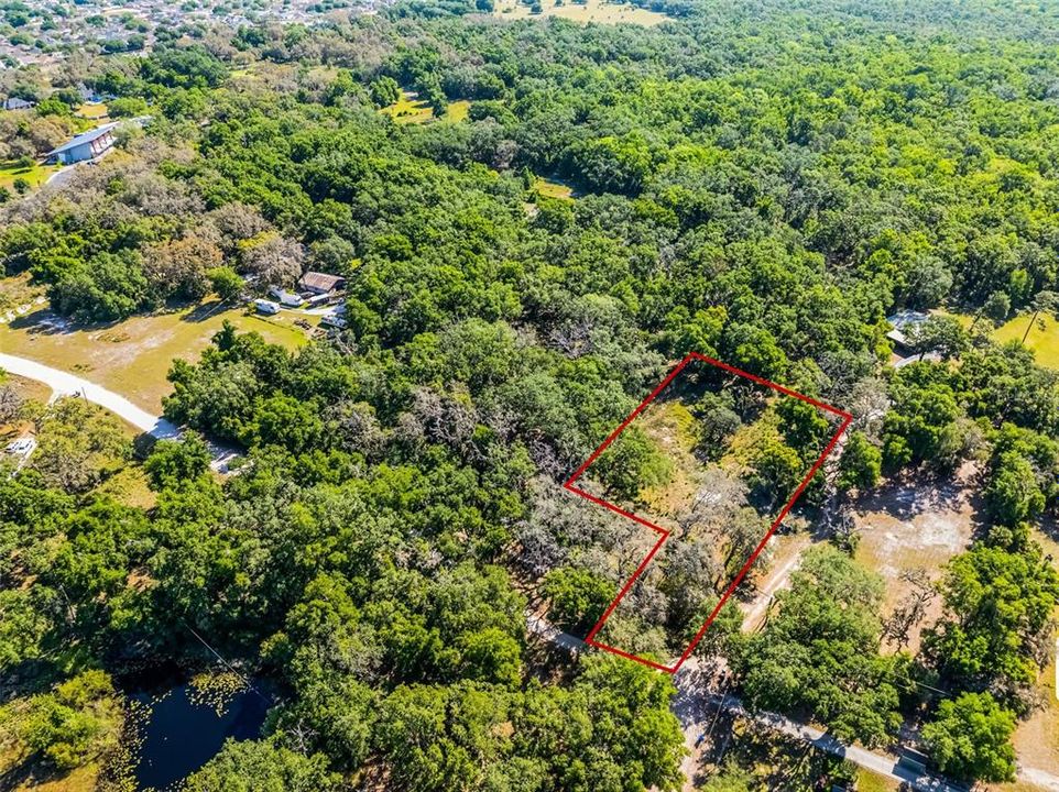 На продажу: $950,000 (5.06 acres)