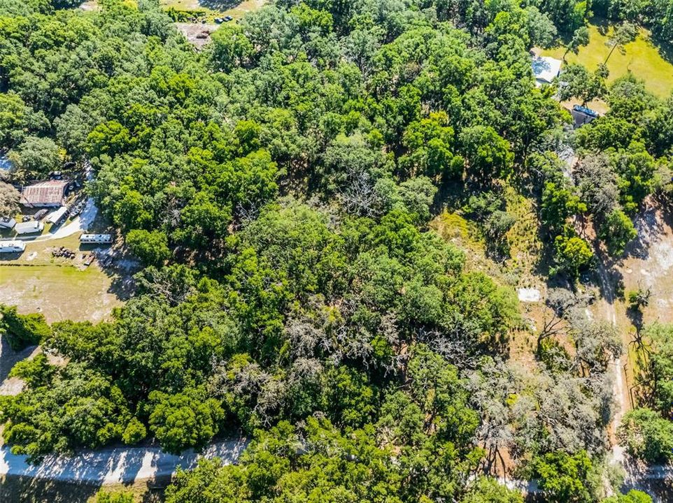 На продажу: $950,000 (5.06 acres)