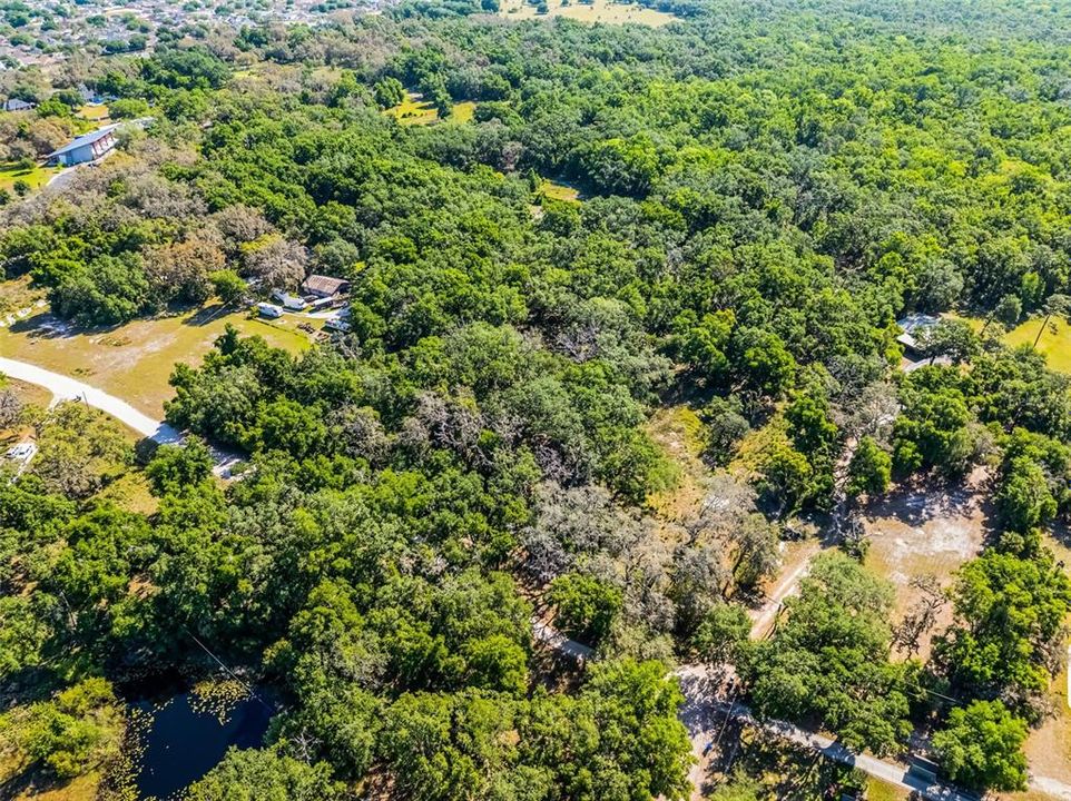 На продажу: $950,000 (5.06 acres)