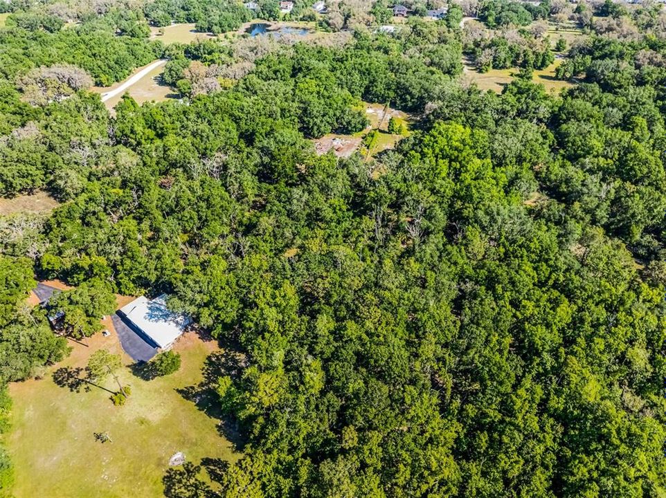 На продажу: $950,000 (5.06 acres)