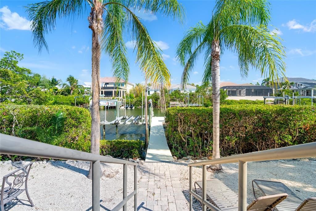 Под контрактом: $1,299,000 (4 спален, 3 ванн, 4073 Квадратных фут)