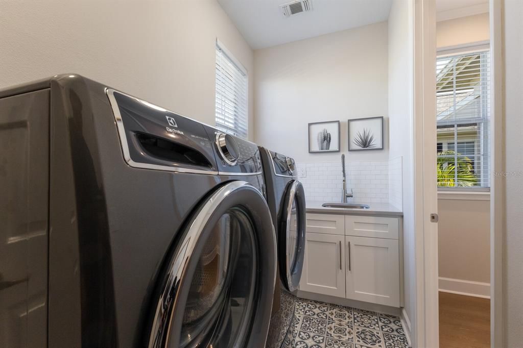 Active With Contract: $425,000 (2 beds, 2 baths, 1664 Square Feet)