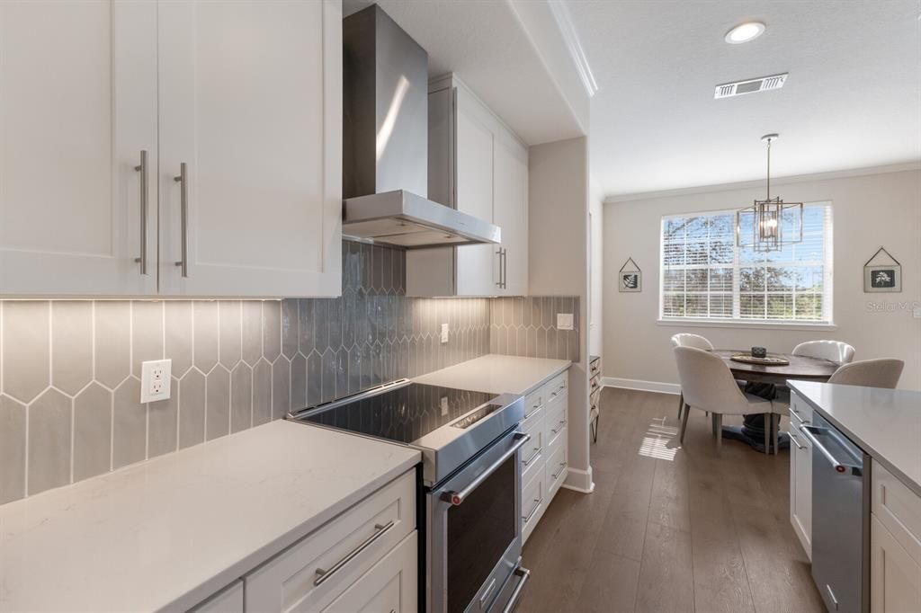 Active With Contract: $425,000 (2 beds, 2 baths, 1664 Square Feet)