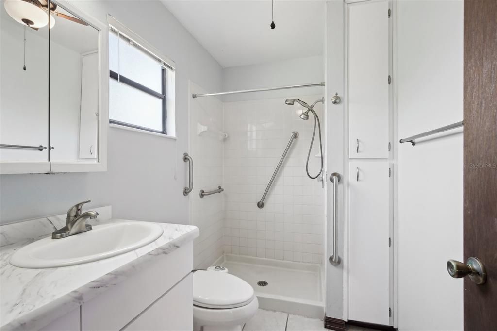 Activo con contrato: $185,000 (2 camas, 2 baños, 1374 Pies cuadrados)