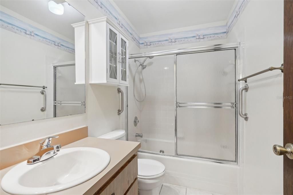 Activo con contrato: $185,000 (2 camas, 2 baños, 1374 Pies cuadrados)