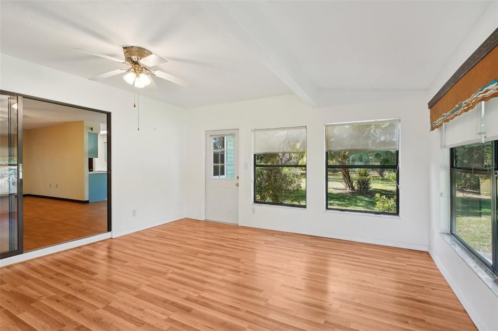 Activo con contrato: $185,000 (2 camas, 2 baños, 1374 Pies cuadrados)