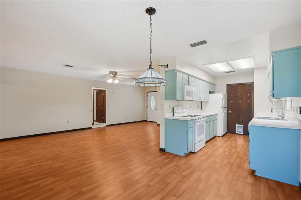 Activo con contrato: $185,000 (2 camas, 2 baños, 1374 Pies cuadrados)