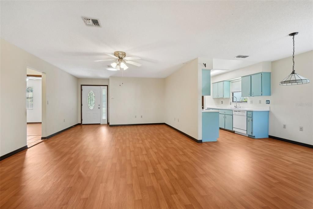 Activo con contrato: $185,000 (2 camas, 2 baños, 1374 Pies cuadrados)